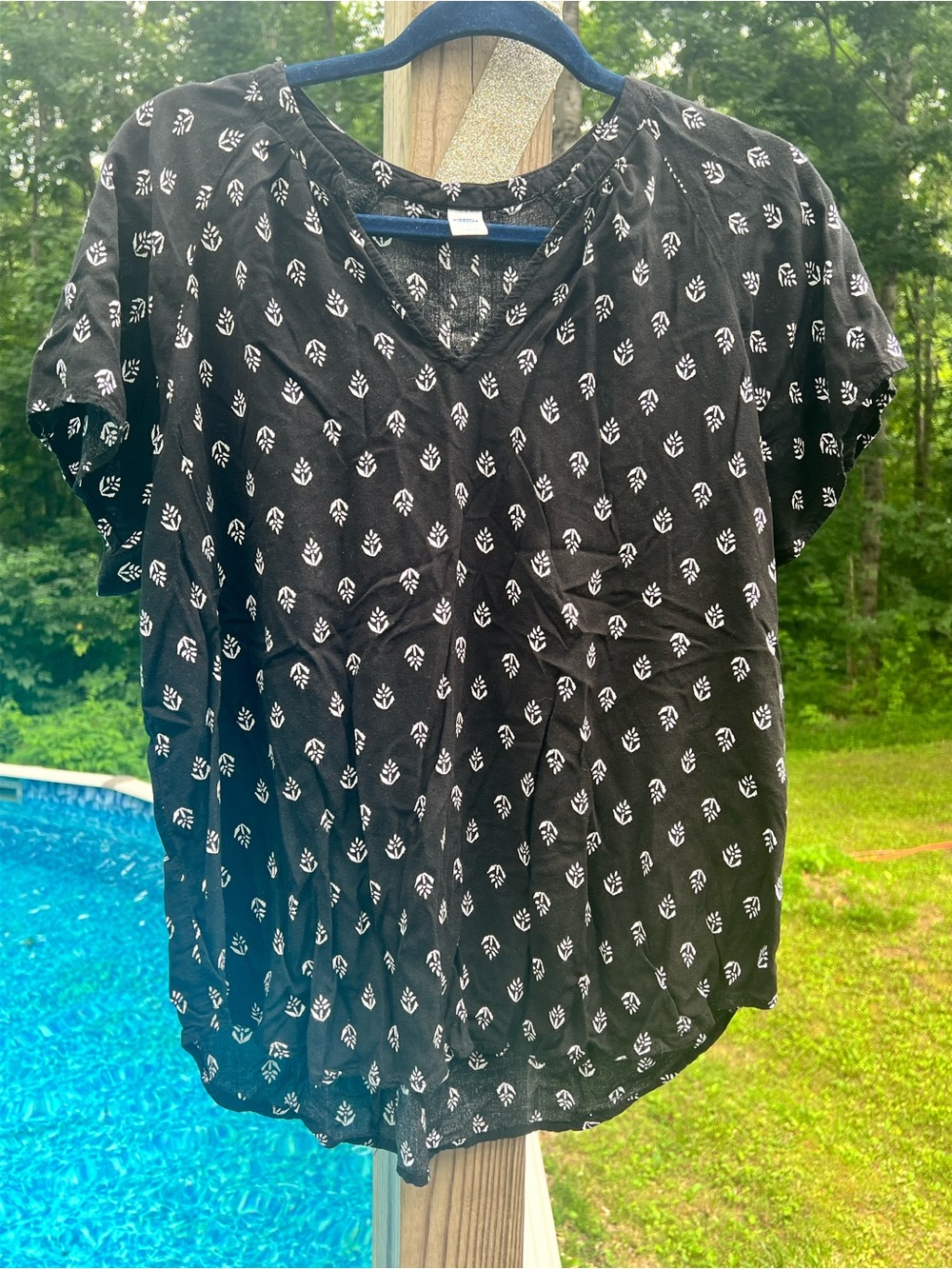 Old Navy Black V-Neck Dot Floral Blouse